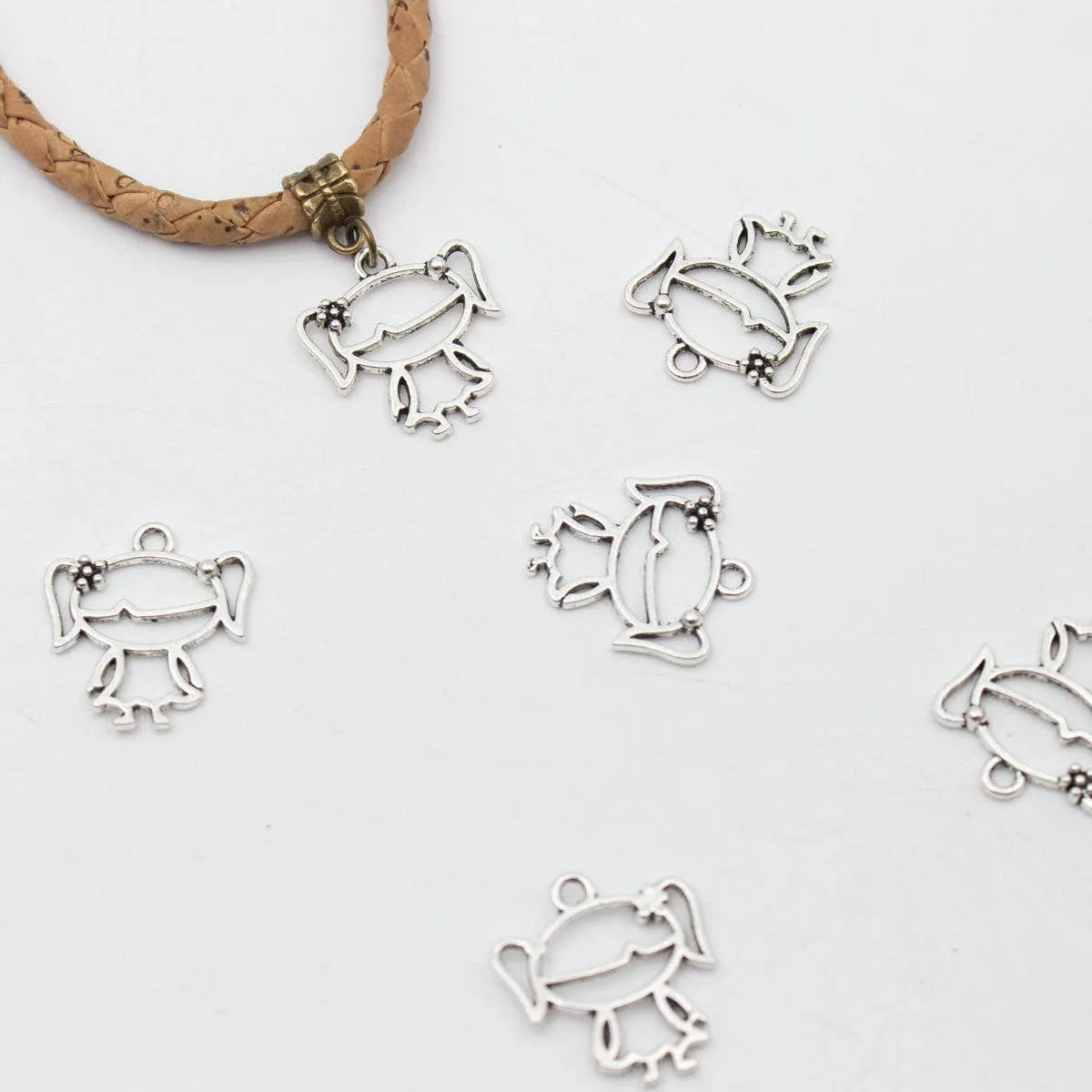 20 pcs Jewelry pendant Small cute girl pendants antique silver girl menina daughter zamak jewelry finding D-3-368
