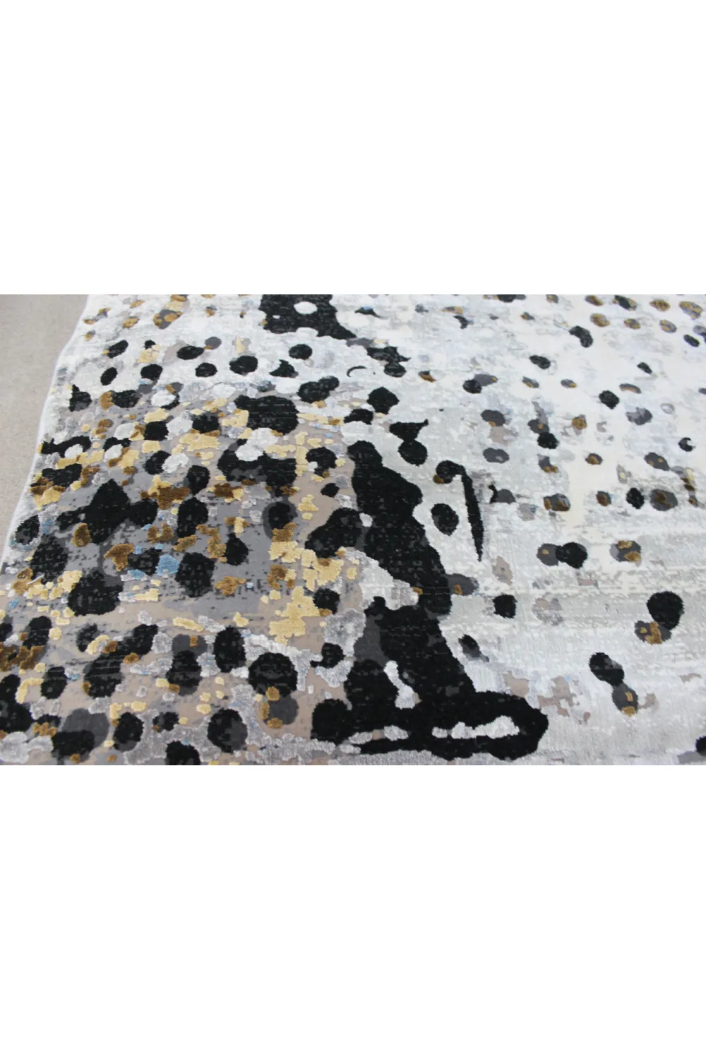 Abstract Patterned Persian Rug | Andrew Martin Laila