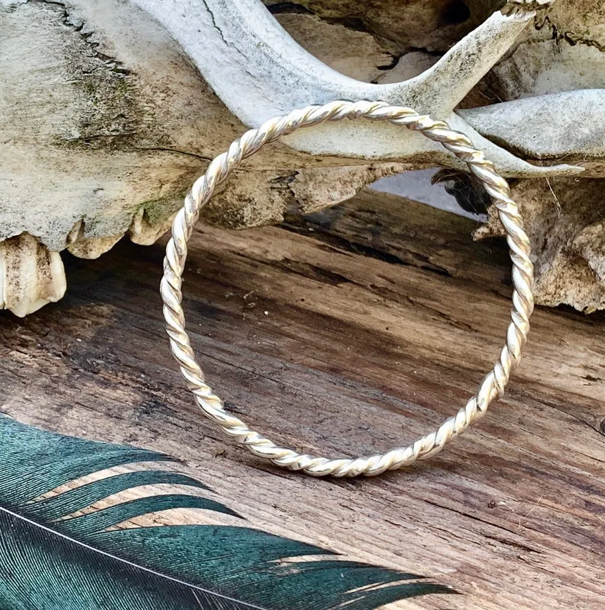 Sterling silver twisted bangle. M/L